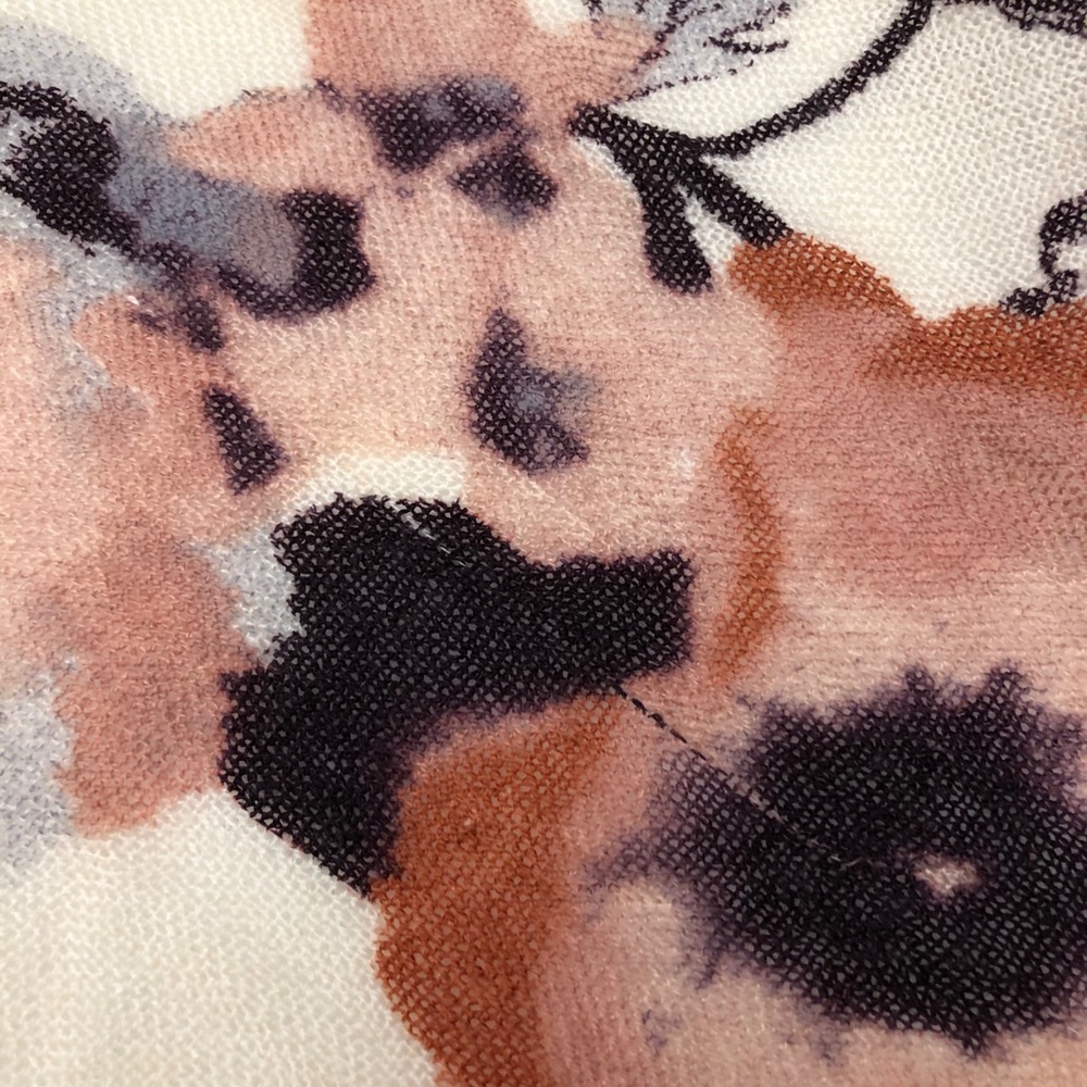 patterned scarf - Picture 3 of 3